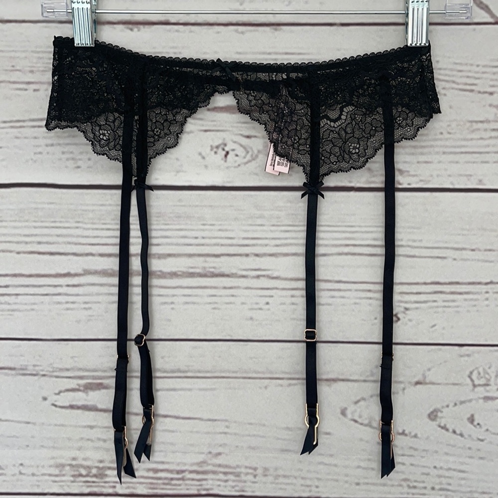 VICTORIA’S SECRET Black Lace Angels Garter Belt